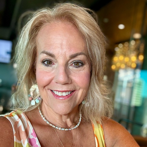 Meet your Posher, Lisa marie - Picture 1 of 1